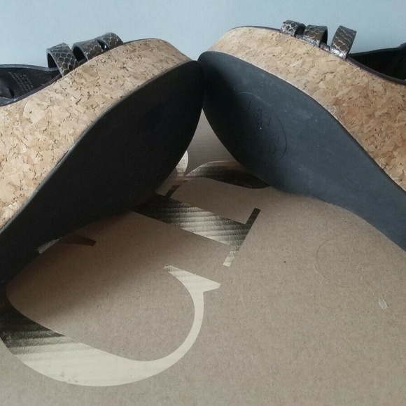 Tory Burch Brown Snakeskin Wedges, Size 7 1/2 - Picture 3 of 4